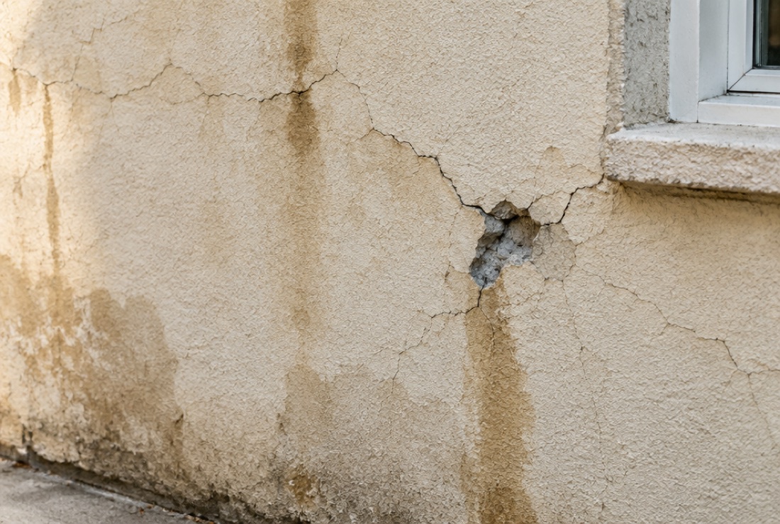 Cracked stucco on a Miami home exterior